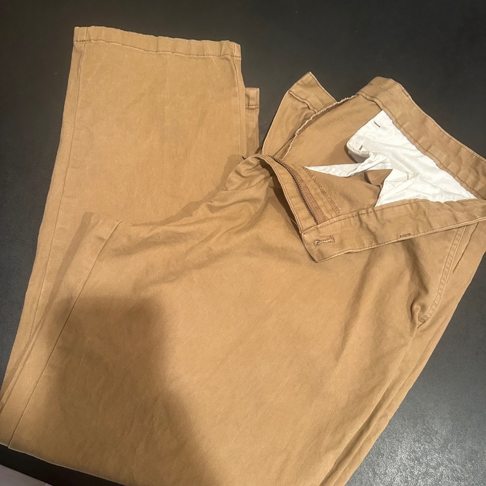 Old Navy Men's Khaki Chinos 38x32”